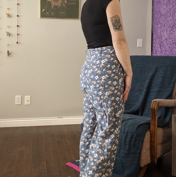 Flowy wide leg floral pants with tie waist - Picture 2 of 5